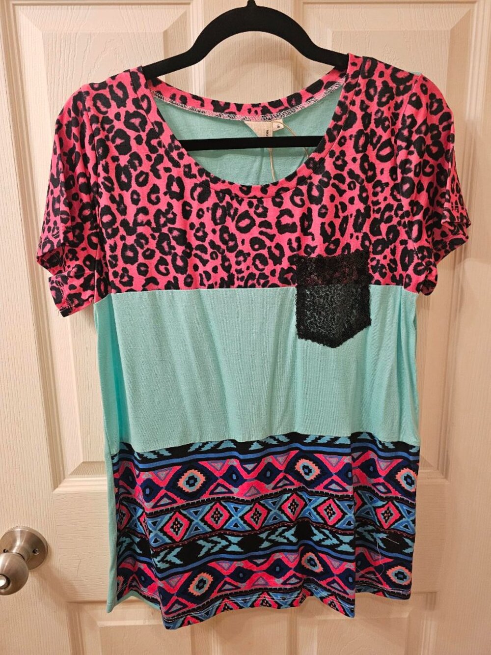NWT Grace & Emma Small Pink and Green Blouse w / Pocket